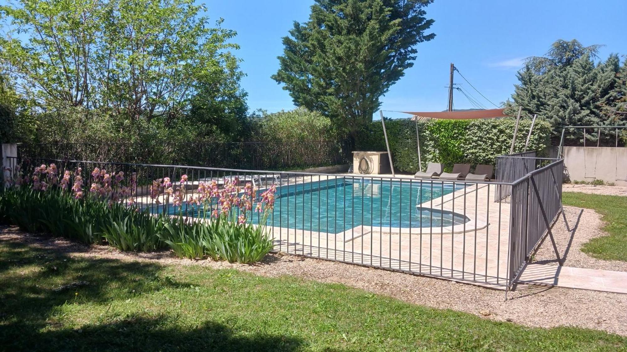 Villas De La Ferme Du Gros Noyer Malaucene Exterior photo